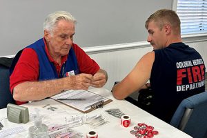 A person vaccinates a person.